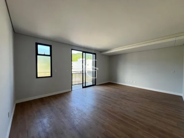 Imagem 15: Venha conhecer a casa dos seus sonhos! Esta incrível residência conta com 3 quartos