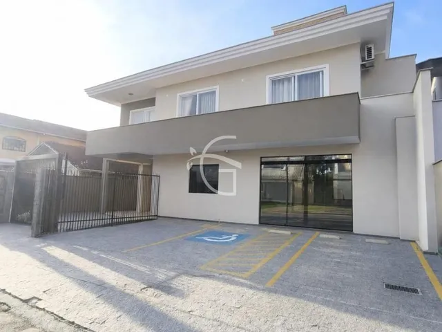 Imagem: Sobrado à venda no bairro Saguaçu, em