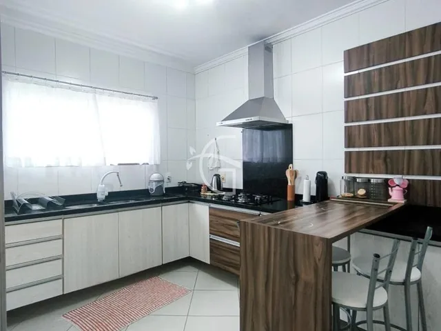 Imagem 2: Belissimo sobrado no bairro Iririú com 142 metros quadrados com 3 quartos sendo 1 suite