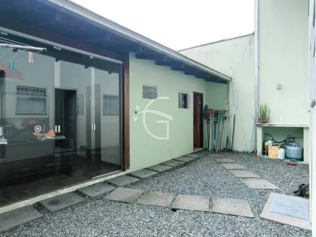 Imagem 4: Belissimo sobrado no bairro Iririú com 142 metros quadrados com 3 quartos sendo 1 suite