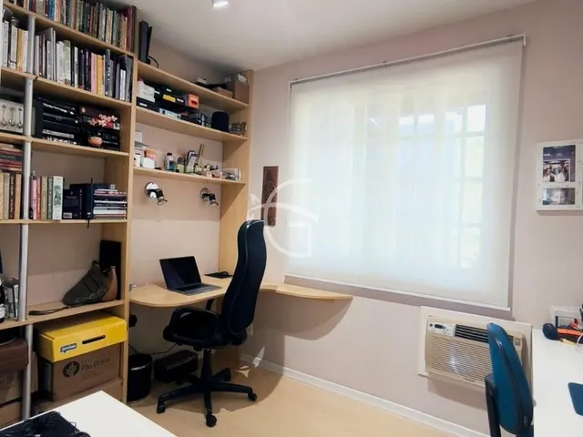 Imagem 11: Venha conhecer a casa dos seus sonhos! Com 4 quartos espaçosos, sendo 1 suíte master