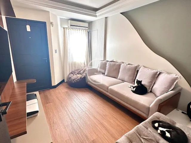 Imagem 13: Um sobrado excelente ! Com uma frente confortavel e duas vagas de garagem ! Ele tem