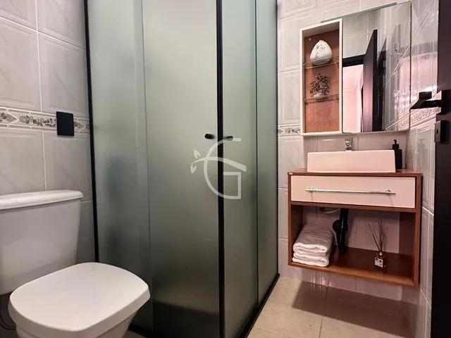 Imagem 14: Um sobrado excelente ! Com uma frente confortavel e duas vagas de garagem ! Ele tem