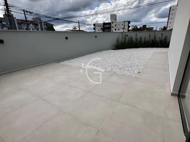 Imagem 4: Sobrado de esquina excelente! Espaço para piscina e área de festas com muita