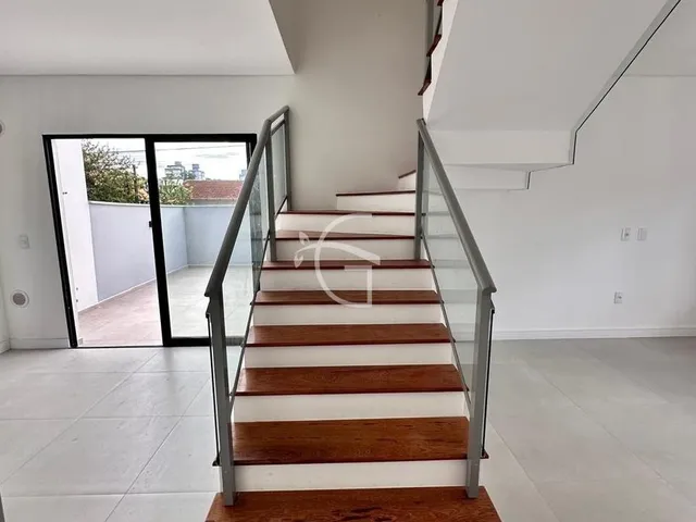 Imagem 6: Sobrado de esquina excelente! Espaço para piscina e área de festas com muita