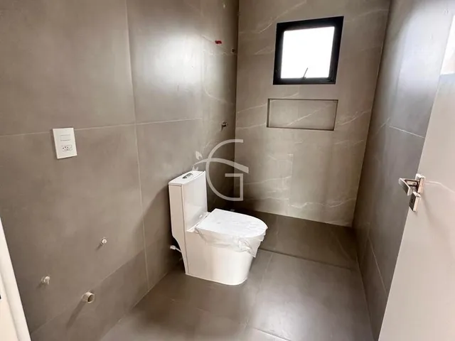 Imagem 5: Sobrado de esquina excelente! Espaço para piscina e área de festas com muita