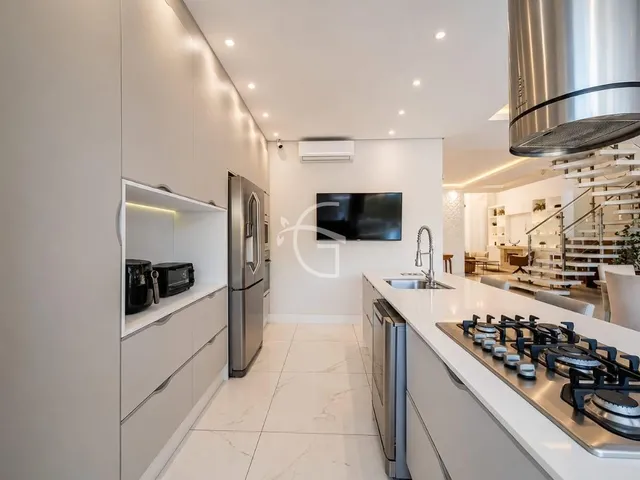 Imagem 6: Exclusividade e pura elegância. Apresento esta joia no bairro Glória: uma casa em