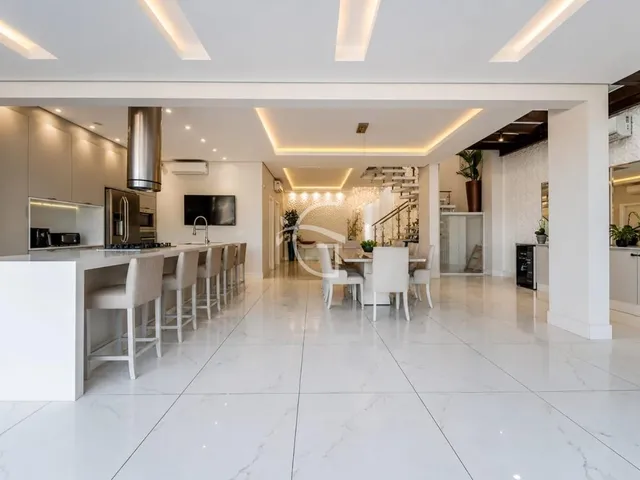 Imagem 11: Exclusividade e pura elegância. Apresento esta joia no bairro Glória: uma casa em