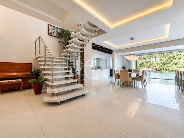Imagem 10: Exclusividade e pura elegância. Apresento esta joia no bairro Glória: uma casa em