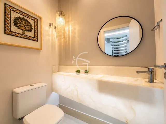 Imagem 8: Exclusividade e pura elegância. Apresento esta joia no bairro Glória: uma casa em
