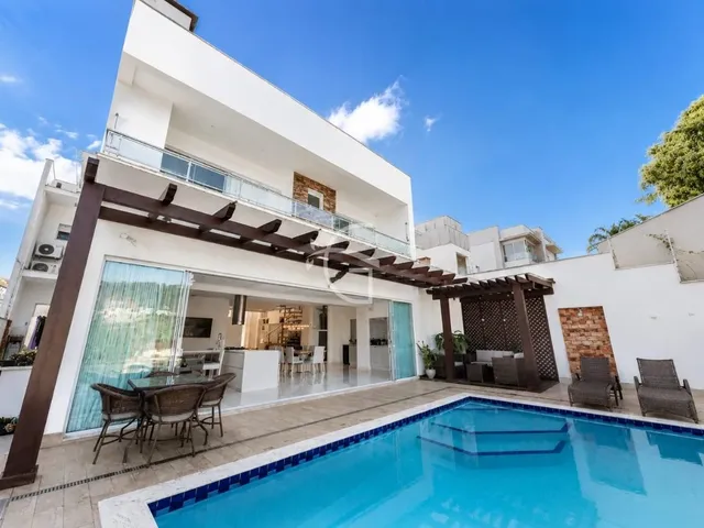 Imagem 9: Exclusividade e pura elegância. Apresento esta joia no bairro Glória: uma casa em