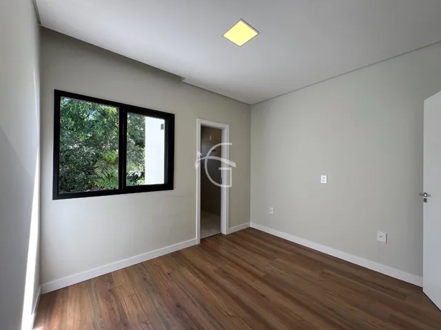Imagem 13: Venha conhecer esta incrível casa residencial à venda no América, em Joinville