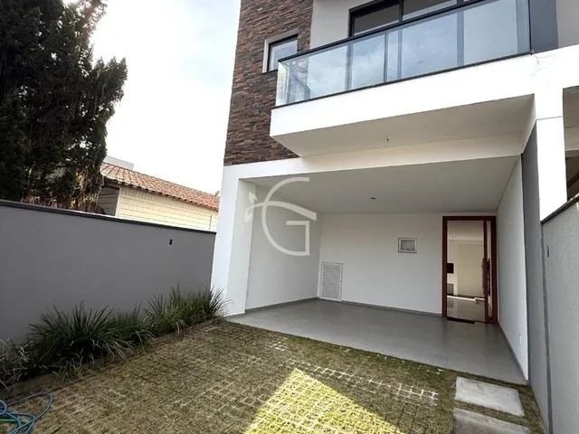Imagem 1: Casa Geminada à venda na Rua Herval D'Oeste no Saguacu em Joinville