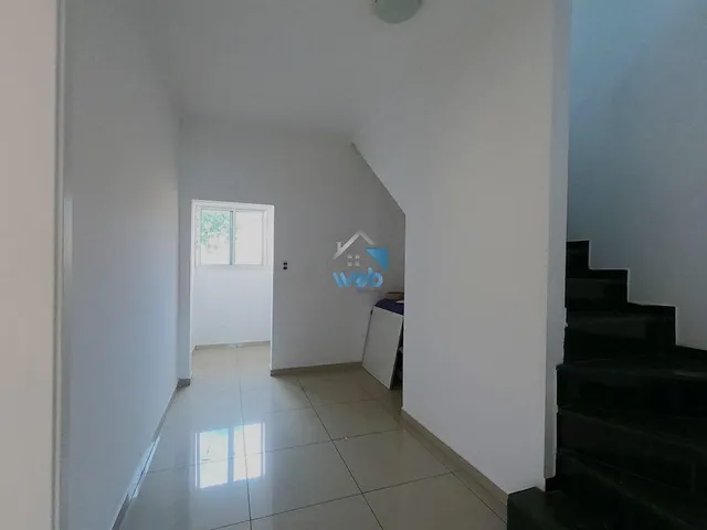 Imagem 3: Sobrado à venda no bairro Cajuru, com amplo terreno nos fundos, 03 quartos sendo uma