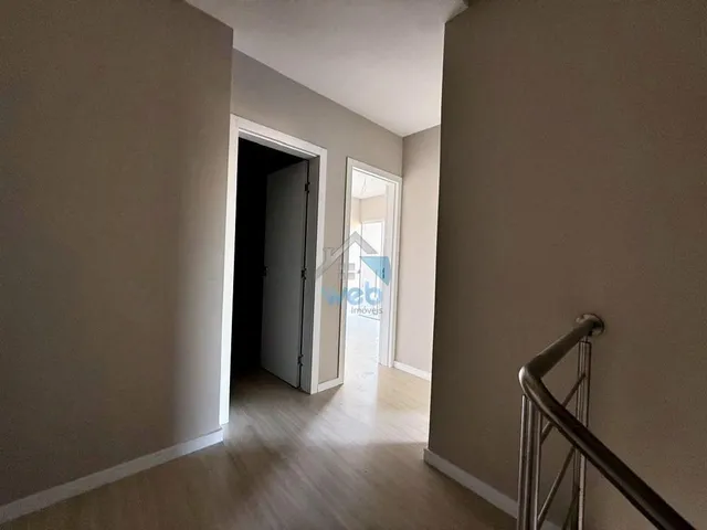 Imagem 16: Sobrado com três quartos no Bairro ITATIAIA, pronto para financiar, contando com 3