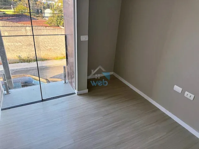 Imagem 7: Sobrado com três quartos no Bairro ITATIAIA, pronto para financiar, contando com 3