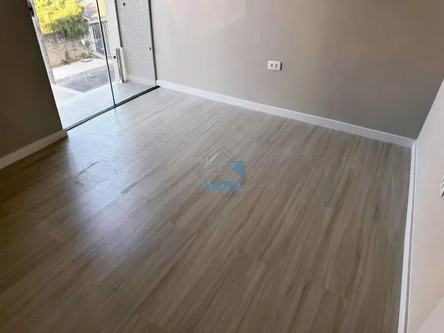 Imagem 4: Sobrado com três quartos no Bairro ITATIAIA, pronto para financiar, contando com 3