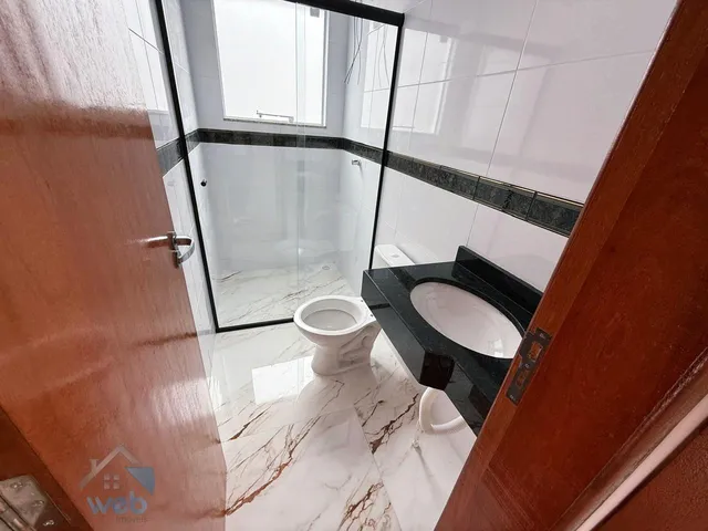 Imagem 2: Venda sobrado, três quartos, churrasqueira, porcelanato, lavabo, garagem coberta