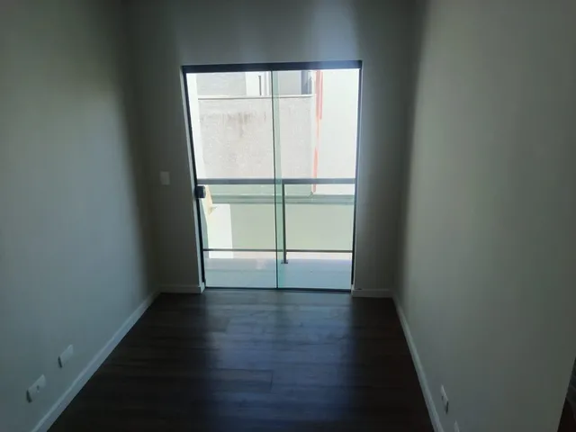 Imagem 9: Excelentes sobrados em condomínio fechado à venda no Bairro CIC, com três quartos