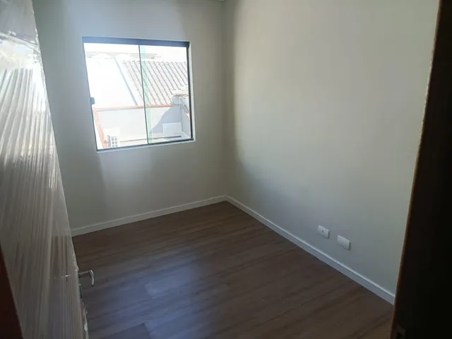 Imagem 4: Excelentes sobrados em condomínio fechado à venda no Bairro CIC, com três quartos