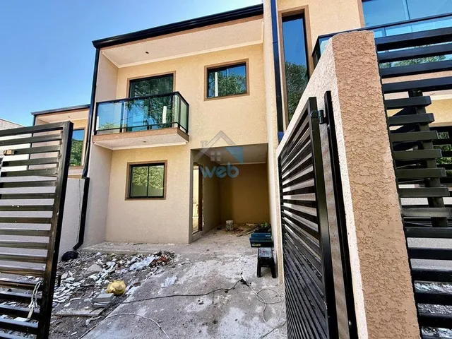Imagem: Sobrados em construção, à venda no Bairro