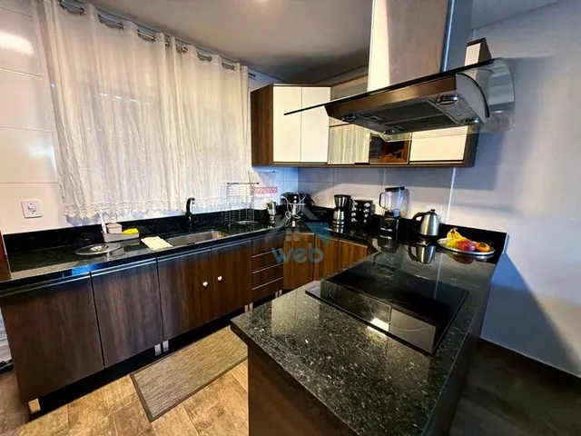 Imagem 4: Sobrados à venda na região do bairro Vitoria Regia, três dormitórios, suíte, sala