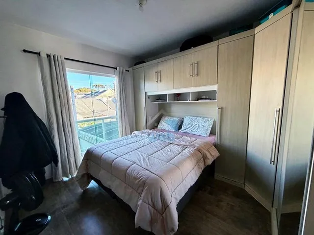 Imagem 2: Sobrados à venda na região do bairro Vitoria Regia, três dormitórios, suíte, sala