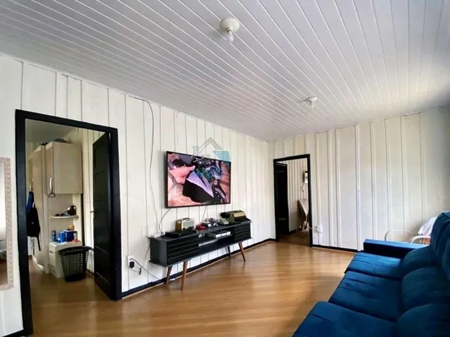 Imagem 2: Casa à venda no bairro Fazendinha, três quartos, sala, espaço externo, churrasqueira