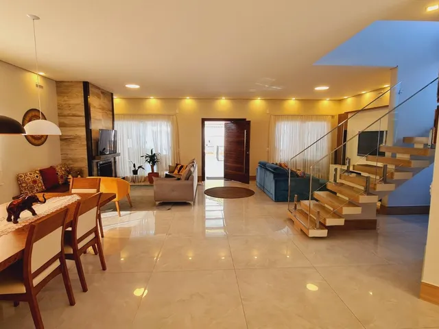 Imagem: A casa possui 3 Dormitórios, 3 Suítes, 4 Banheiros, 3