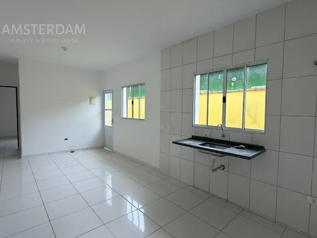 Imagem 6: Casa À Venda na Vista Linda, 2 Quartos Sendo 1 Deles Suíte, Sala para 2 Ambientes, com 2 Banheiros, 2 Vagas, 70M²!