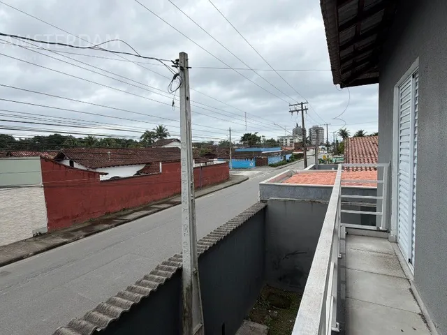 Imagem 3: Casa À Venda na Vista Linda, 400 Metros da Praia, 2 Suítes, Sala para 2 Ambientes, 3 Banheiros, Vaga de Garagem