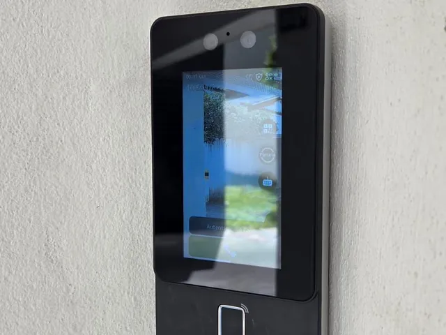 Imagem 7: Apartamento semimobiliado com 2 dormitórios, suíte e garagem para 2 carros no Lo