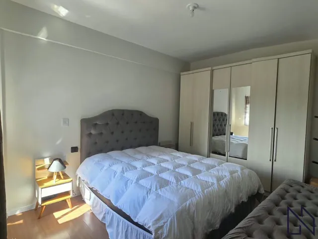 Imagem 3: Apartamento semimobiliado com 2 dormitórios, suíte e garagem para 2 carros no Lo