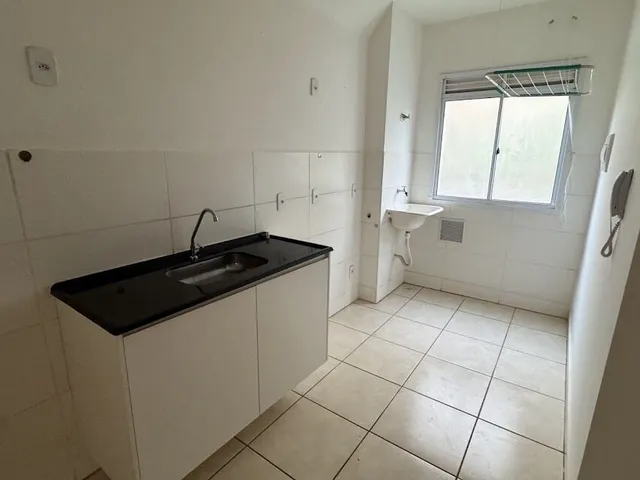 Imagem: O apartamento possui 2 Dormitórios, 1 Banheiro, 1 Vaga na