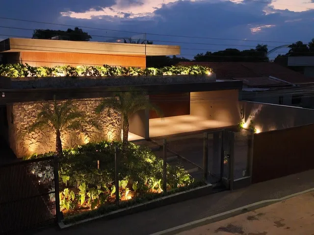 Imagem 9: P style="line-height: 1.4;">Refúgio Minimalista na QL 26: Onde o Design assinado