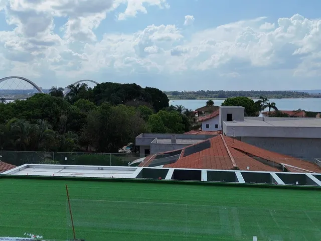 Imagem 5: P style="line-height: 1.4;">Refúgio Minimalista na QL 26: Onde o Design assinado
