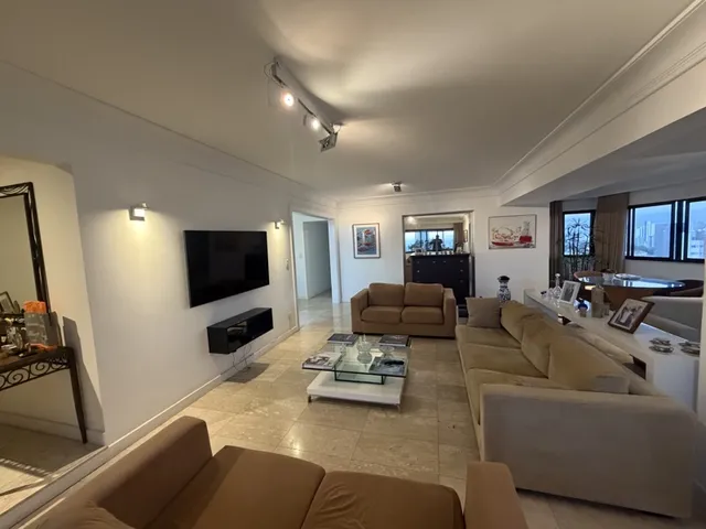 Imagem 13: A 5ª Avenida Imóveis apresenta este apartamento espaçoso no Edifício Horto Burle Marx