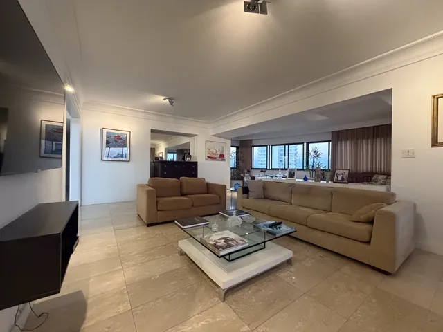 Imagem 9: A 5ª Avenida Imóveis apresenta este apartamento espaçoso no Edifício Horto Burle Marx