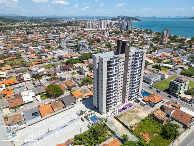 Imagem: O apartamento possui 2 Dormitórios, 1 Suíte, 2 Banheiros,