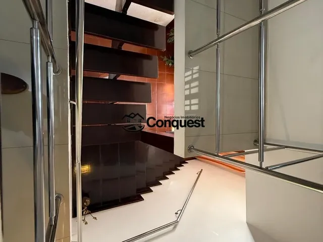 Imagem 15: CASA IMPONENTE À VENDA | 4 QUARTOS | 2 SUÍTES | 8 VAGAS