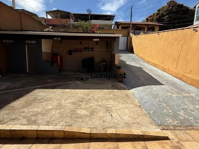 Imagem 3: CASA IMPONENTE À VENDA | 4 QUARTOS | 2 SUÍTES | 8 VAGAS