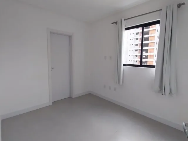 Imagem 7: Apartamento à venda com 2 dormitórios, sendo 1 suíte na Meia Praia em Itapema/SC