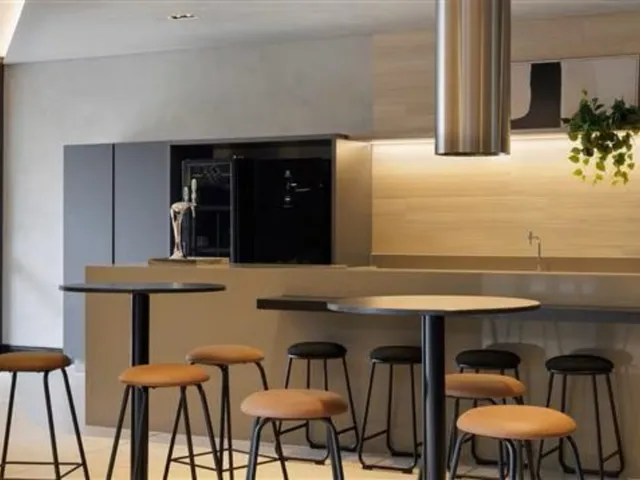 Imagem 10: Apartamento de 3 quartos com suíte e 2 vagas na Zona 07 de Maringá-PR: espaço amplo e