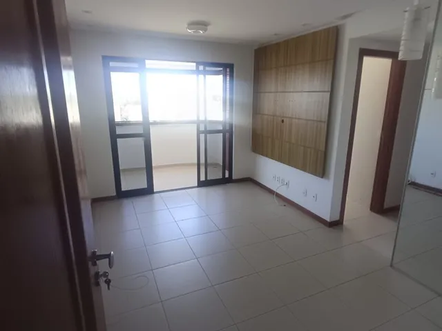Imagem 2: Alugo Apartamento no Imbui com 2/4, 1 suíte, varanda vista mar, armários, ar, 2 vagas