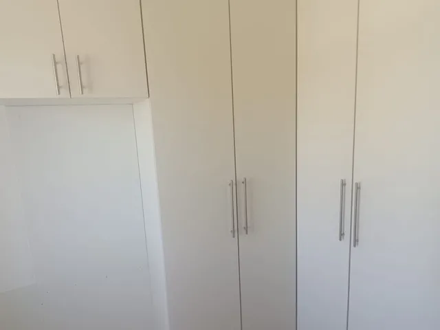 Imagem 11: Alugo Apartamento no Imbui com 2/4, 1 suíte, varanda vista mar, armários, ar, 2 vagas