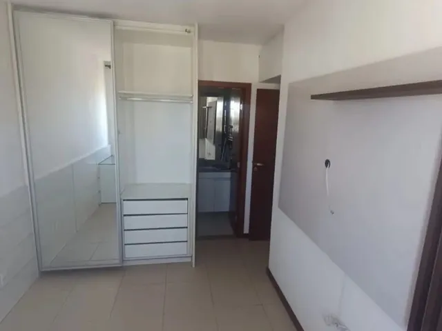 Imagem 5: Alugo Apartamento no Imbui com 2/4, 1 suíte, varanda vista mar, armários, ar, 2 vagas