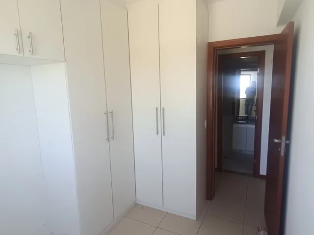 Imagem 14: Alugo Apartamento no Imbui com 2/4, 1 suíte, varanda vista mar, armários, ar, 2 vagas