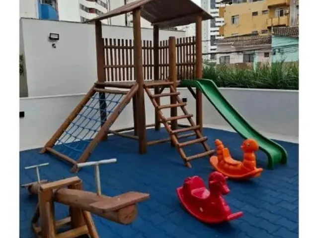 Imagem 15: Alugo Apartamento no Imbui com 2/4, 1 suíte, varanda vista mar, armários, ar, 2 vagas
