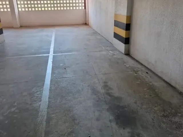 Imagem 13: Alugo Apartamento no Imbui com 2/4, 1 suíte, varanda vista mar, armários, ar, 2 vagas