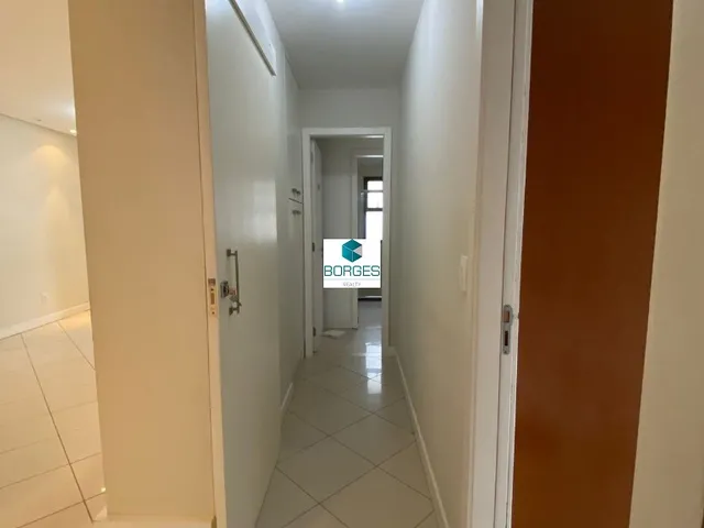 Imagem 3: Apartamento à venda na Pituba com 175m², 4 quartos sendo 3 suítes, 2 salas e 2 vagas